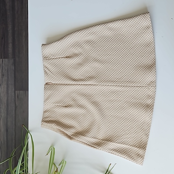 Aritzia Wilfred Checkered Mini Skirt in beige tan pattern with stretch waist - Picture 6 of 9